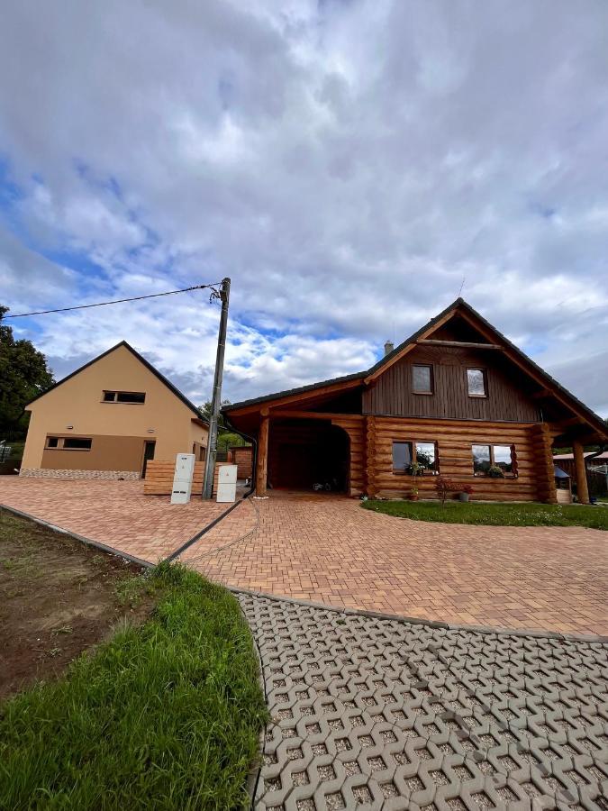 U Srubu Apartman Moravany  Kültér fotó