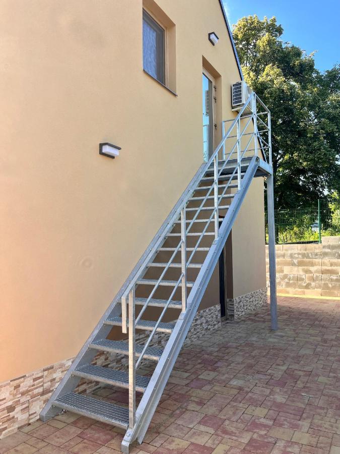 U Srubu Apartman Moravany  Kültér fotó